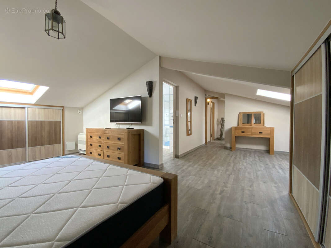 Propriété de 380 m2 avec vue panoramique sur les montagnes. - photo 13