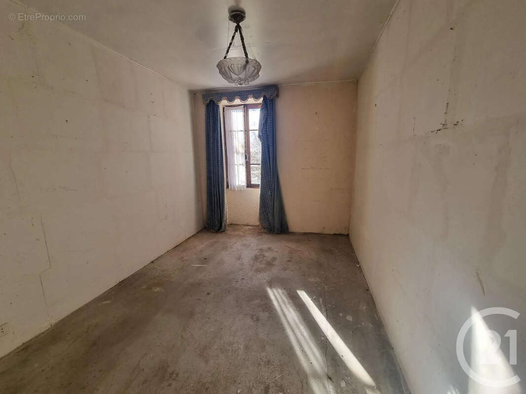 Maison à MONTSAUCHE-LES-SETTONS