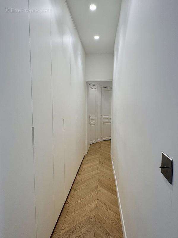 Appartement à PARIS-8E