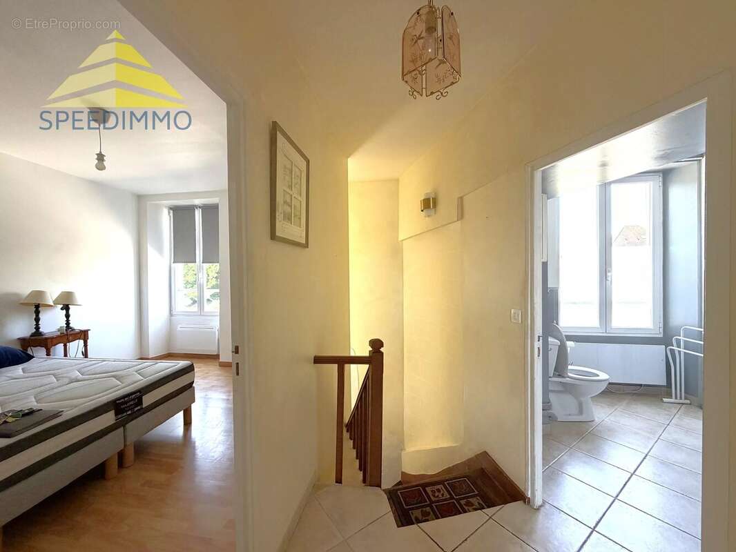 Appartement à MANDRES-LES-ROSES
