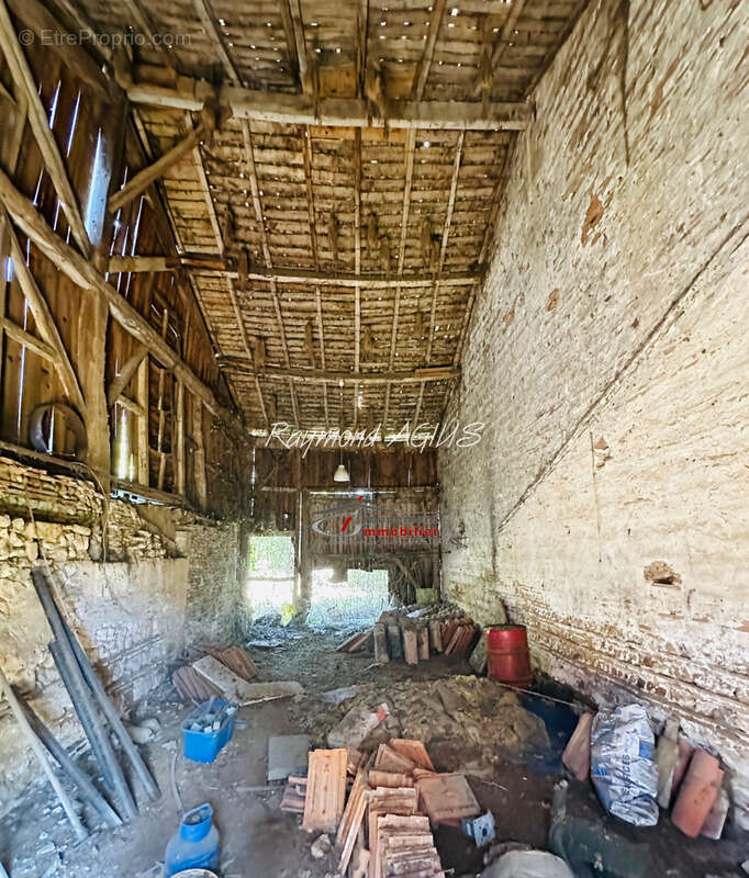 Charmant maison traditionnel en pierre de plain pied avec 2 chambres, 3 grandes granges et 1,7 ha de terrain e - photo 26