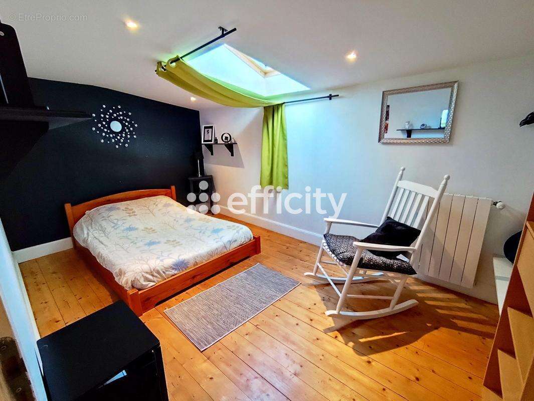 Maison à BRIZAMBOURG