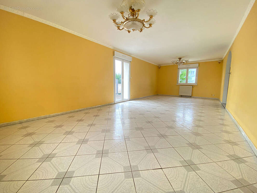 Maison spacieuse à vendre à Staffelfelden - Proche gare SNCF et écoles - photo 3