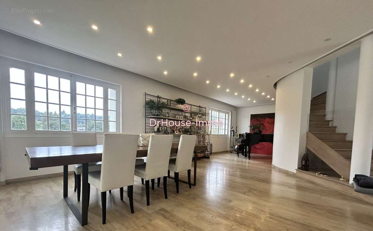 Maison à SAINT-CYR-AU-MONT-D'OR