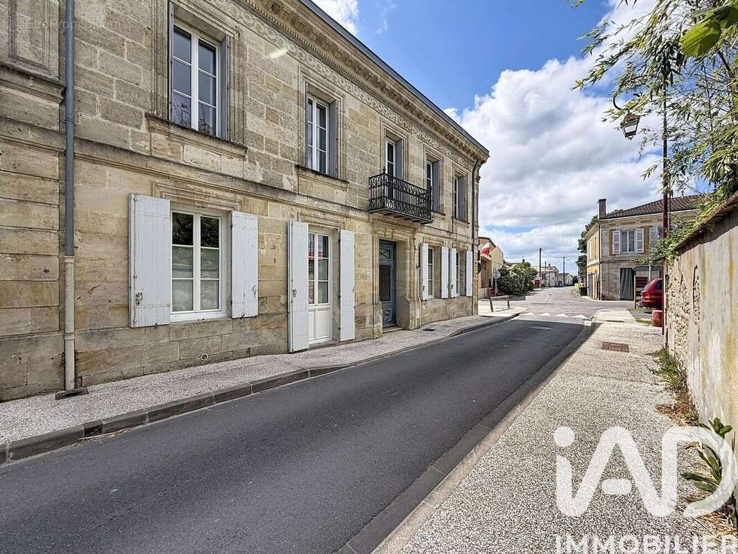 Maison 230 m² à Saint-Seurin-De-Cadourne  - photo 2