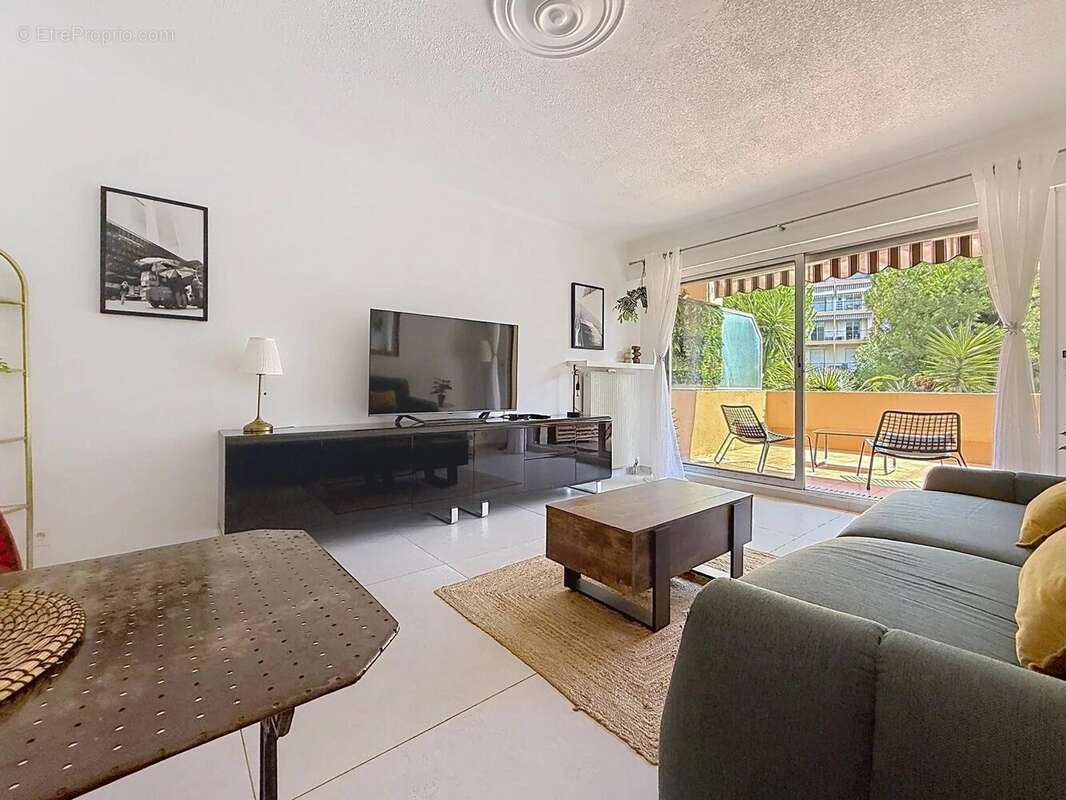 Nice Ouest - Studio rénové avec terrasse - idéal investissement locatif - photo 3