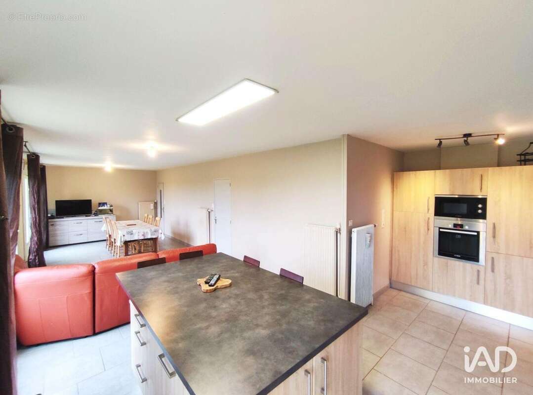 Maison 144 m² à Civaux  - photo 4