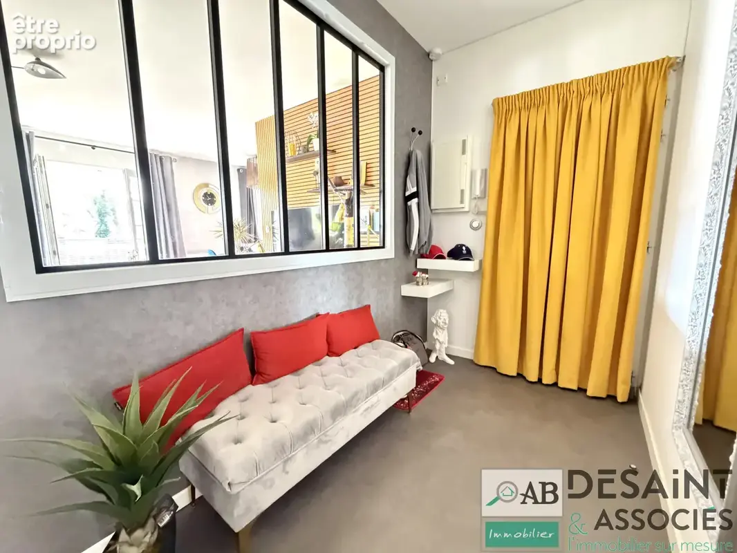 Appartement T4 avec balcon à vendre centre ville de Crécy La Chapelle - photo 5
