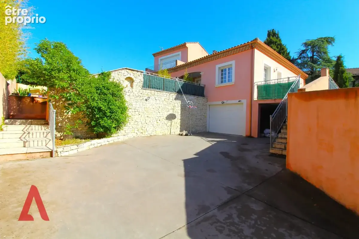 Superbe Villa Méditerranéenne à Magalas  6 Pièces  Piscine  Vue Dégagée  Entrées Séparées & Double Garage  6 Parkings  552 000  - photo 2