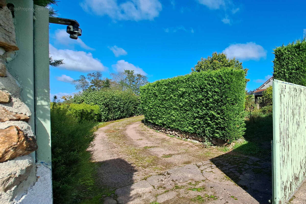 Maison à CURDIN