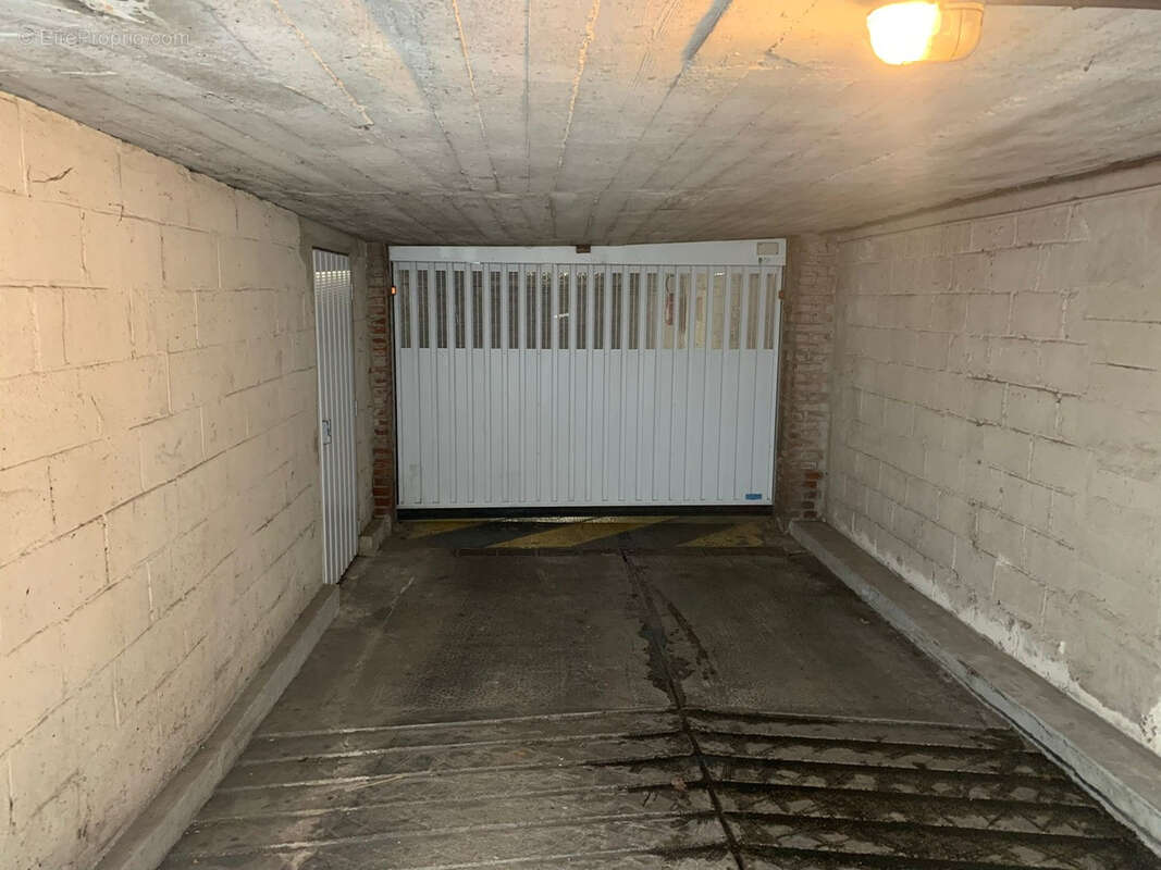 Parking à MONTREUIL