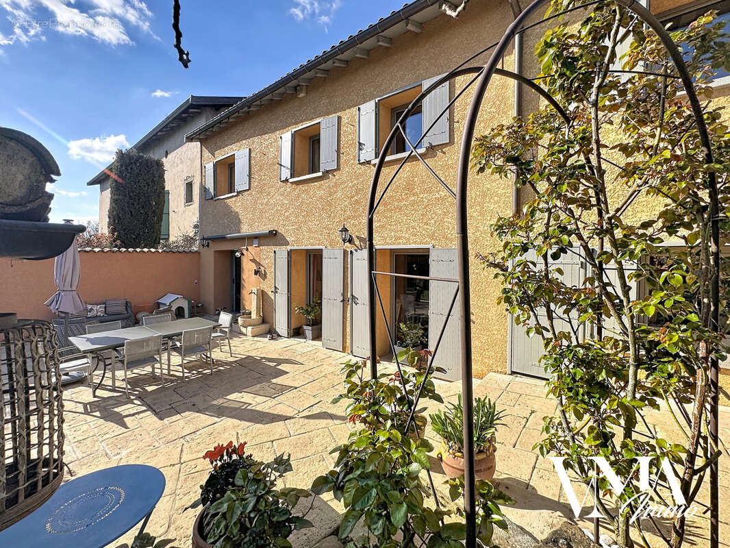 Maison à NEUVILLE-SUR-SAONE