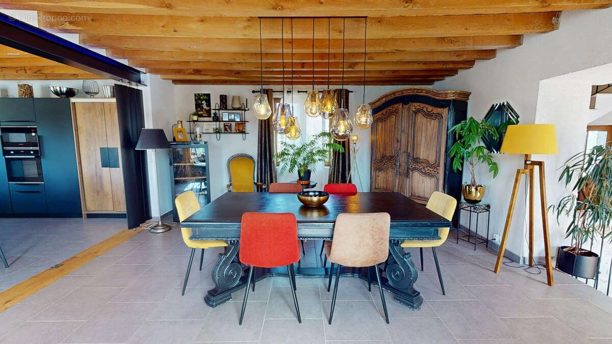 Propriété de caractère 7 pièce(s) 300 m2 - photo 8