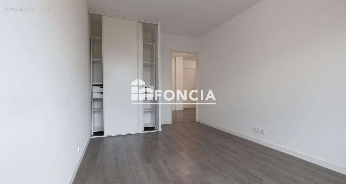 Appartement à SAINTE-GENEVIEVE-DES-BOIS