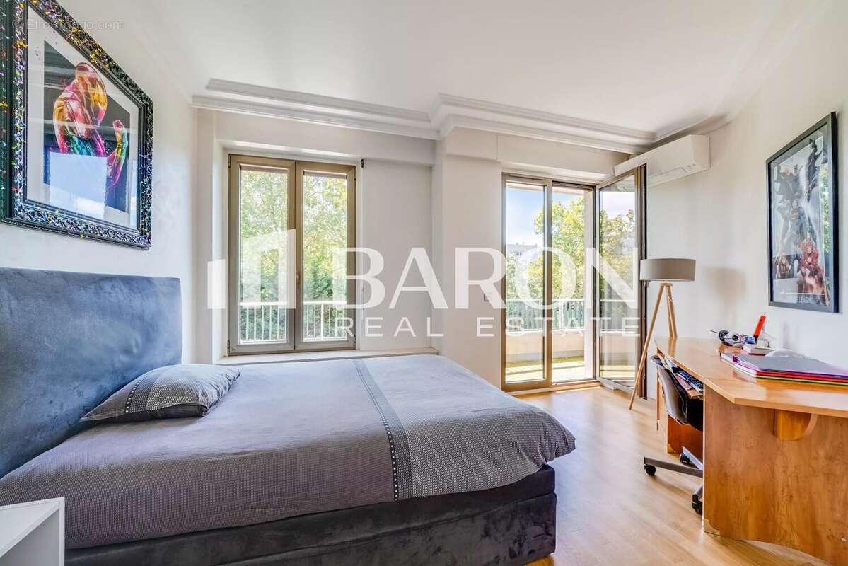 Appartement à NEUILLY-SUR-SEINE