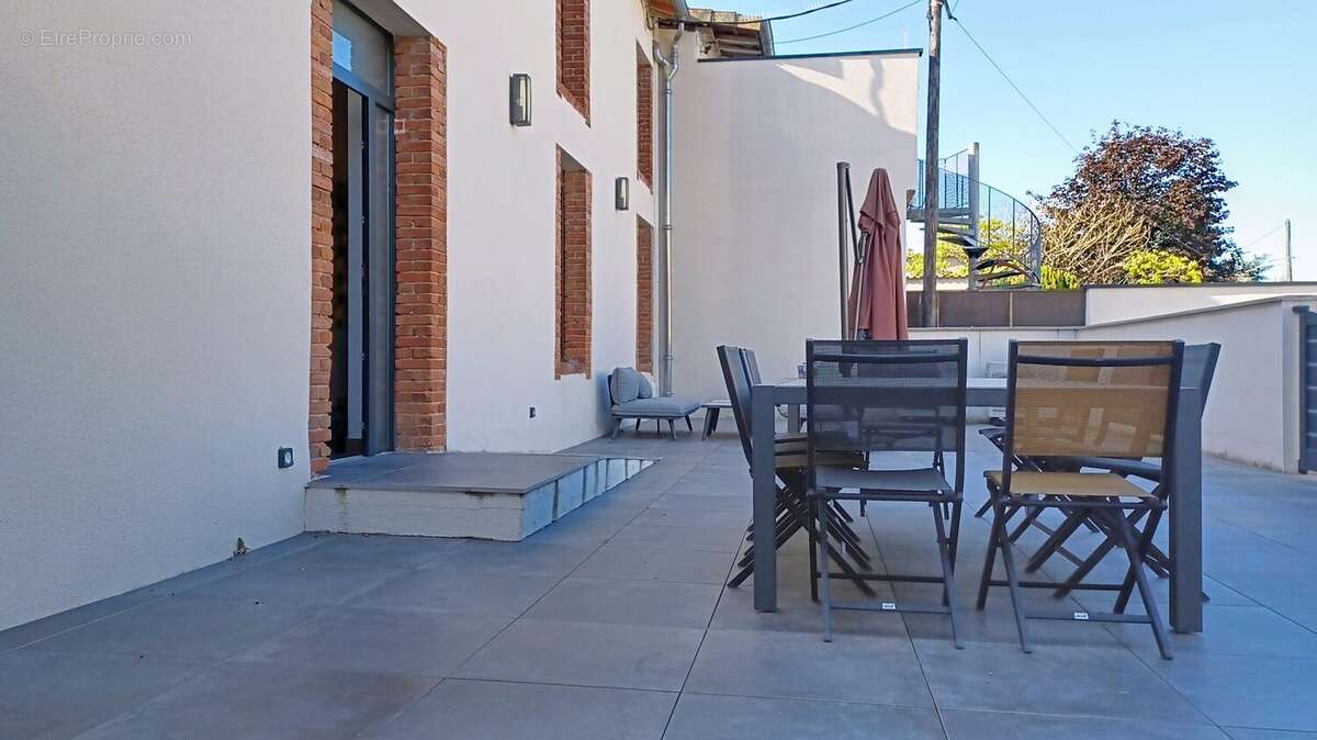 Appartement 350 m² à Albi  - photo 2