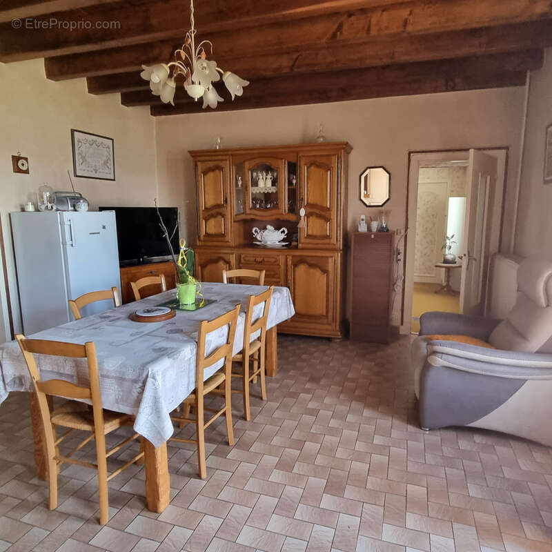 Ancien corps de ferme dans petit hameau calme ! - photo 6