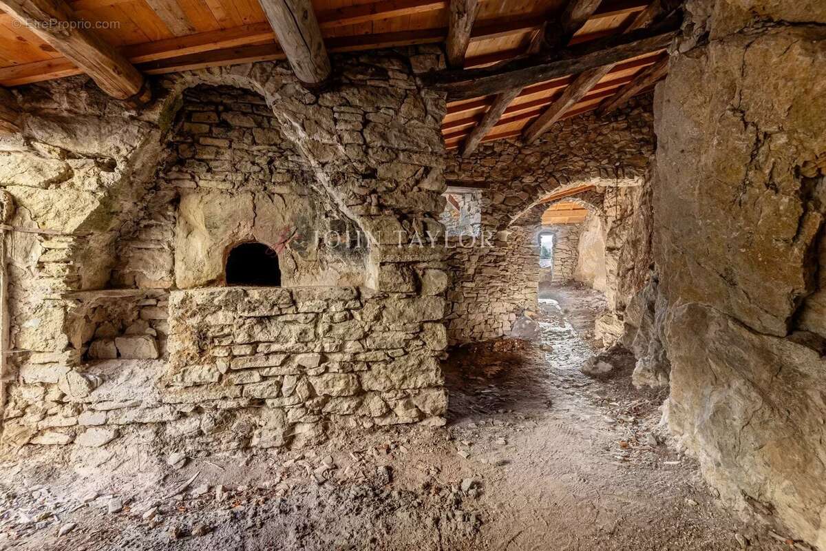 Maison à ENTRECHAUX