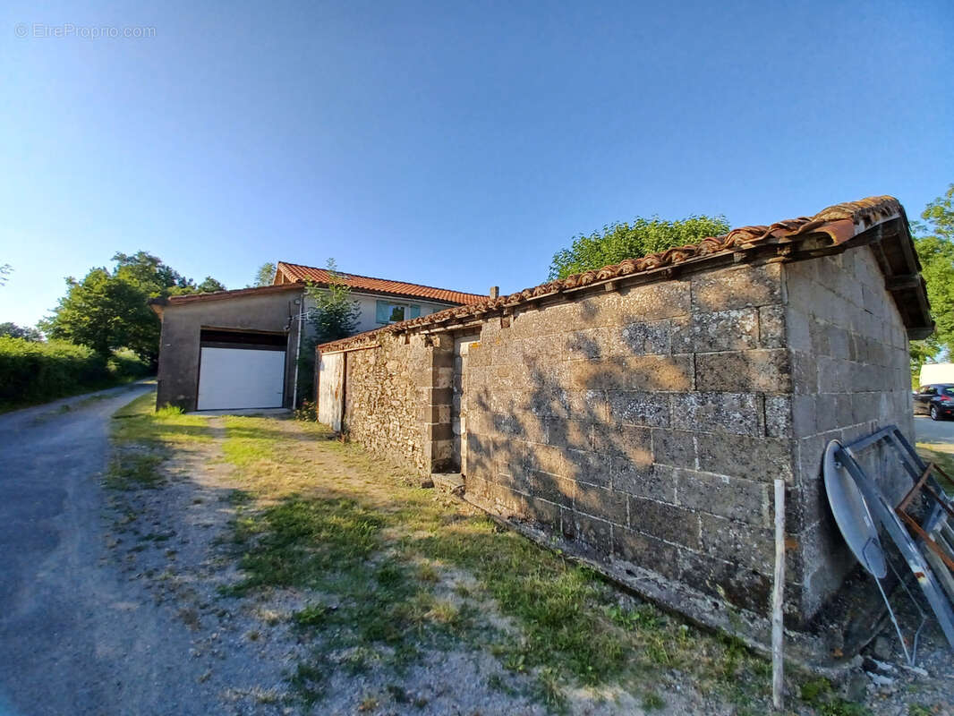 Maison à COURLAY