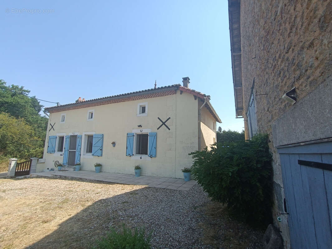 Maison à PLEUVILLE