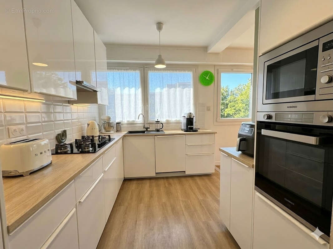 AIX EN PROVENCE, centre-ville, appartement 4 pièces de 98 m2 avec terrasse, cave et parking. - photo 3