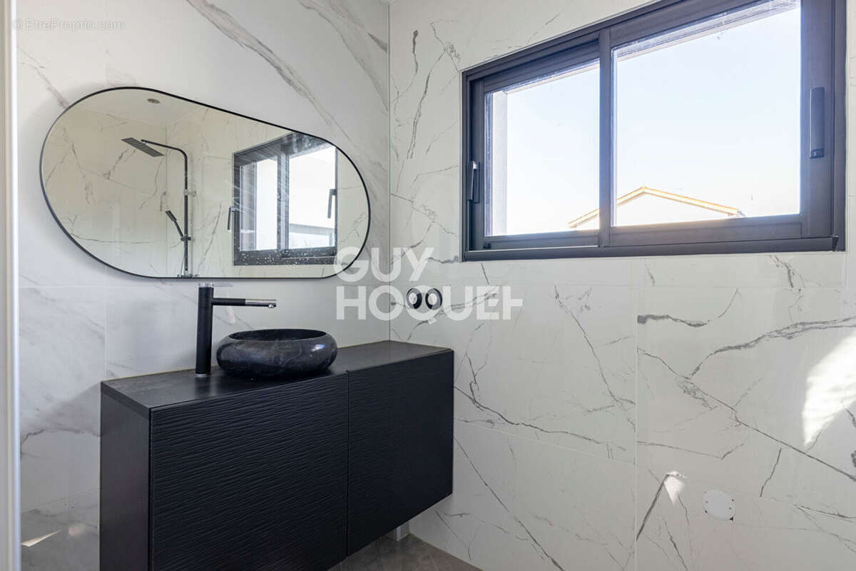 Villa de 210m² à Cellule - photo 12