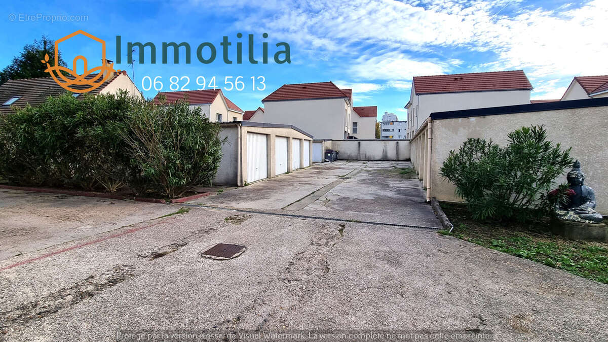 Parking à MONTEREAU-FAULT-YONNE