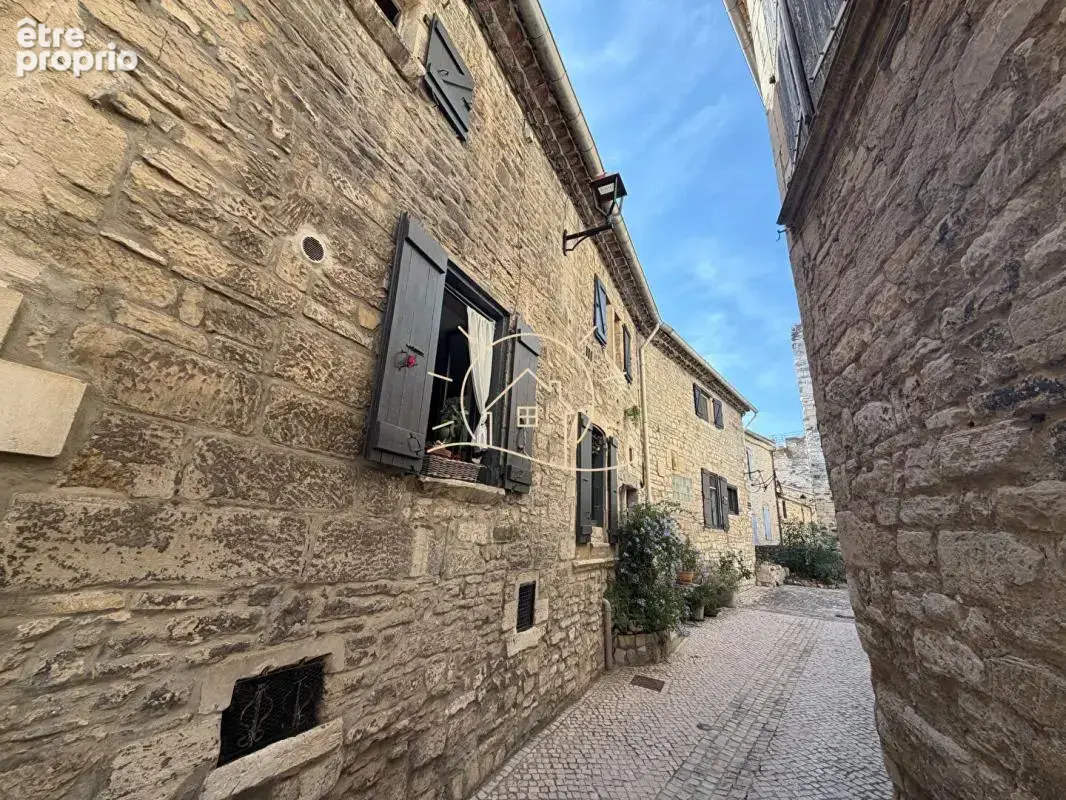 Maison de caractère en pierre au coeur du centre historique de Barjac - photo 3