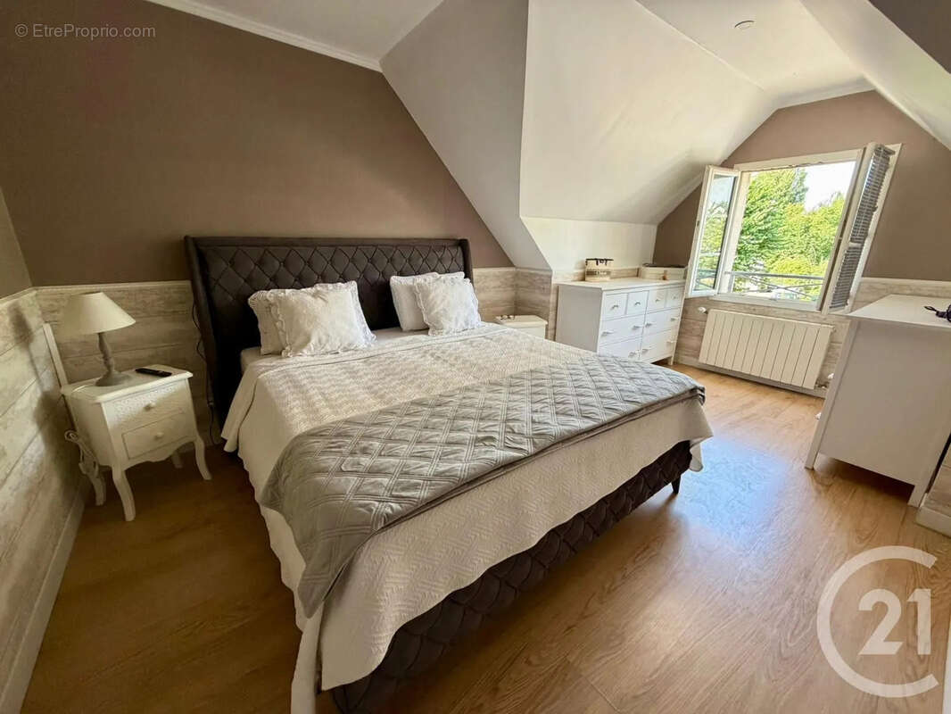 Maison 205 m² à Thieux  - photo 20