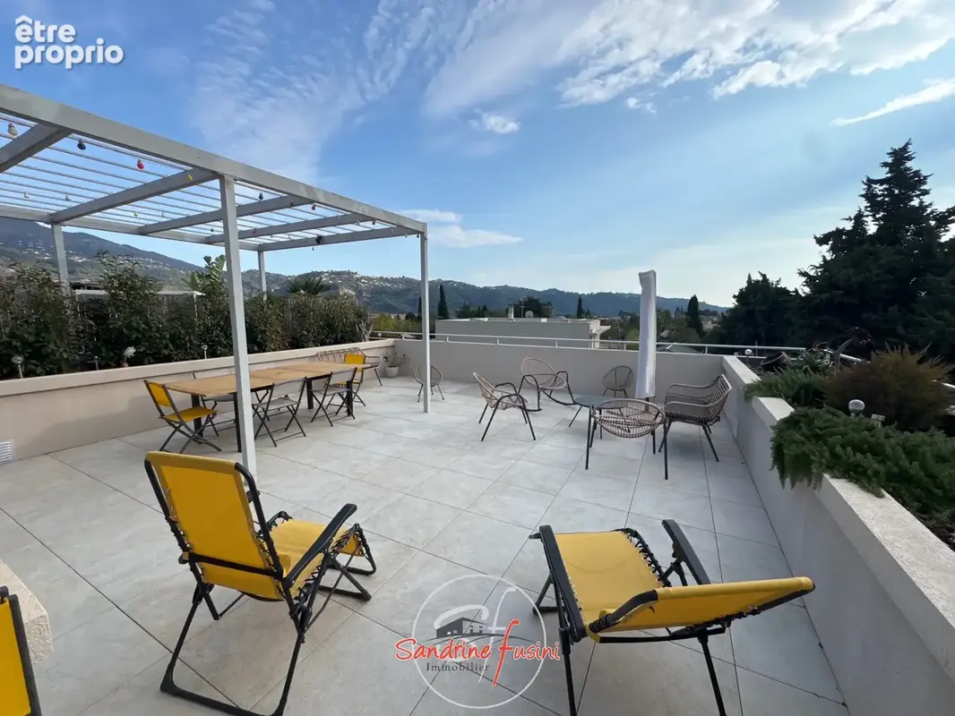 Superbe appartement 3 pièces avec terrasse en dernier étage - parking privatif - photo 2