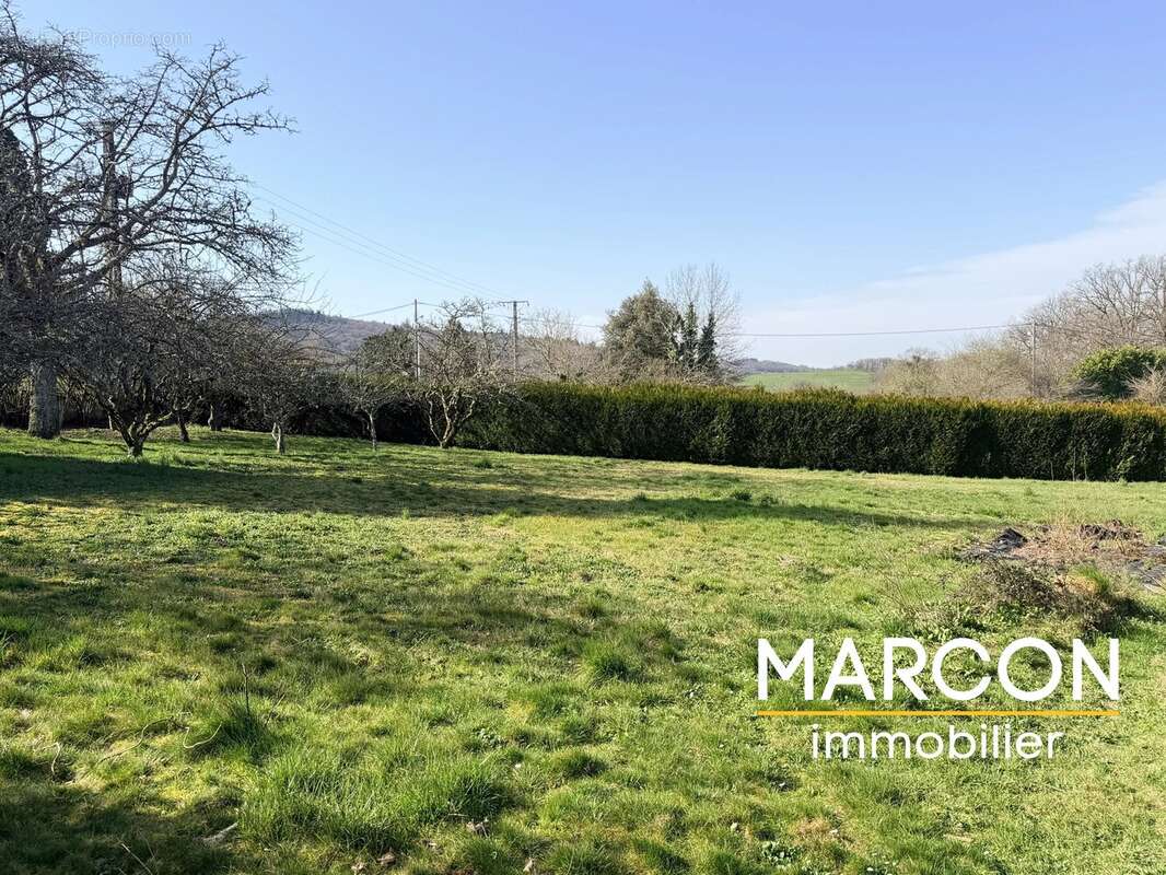 Maison à BUSSIERE-DUNOISE