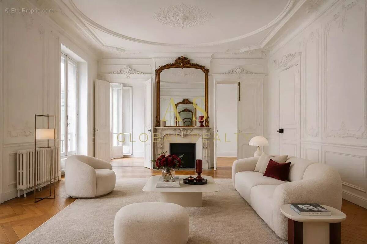 Appartement à PARIS-8E