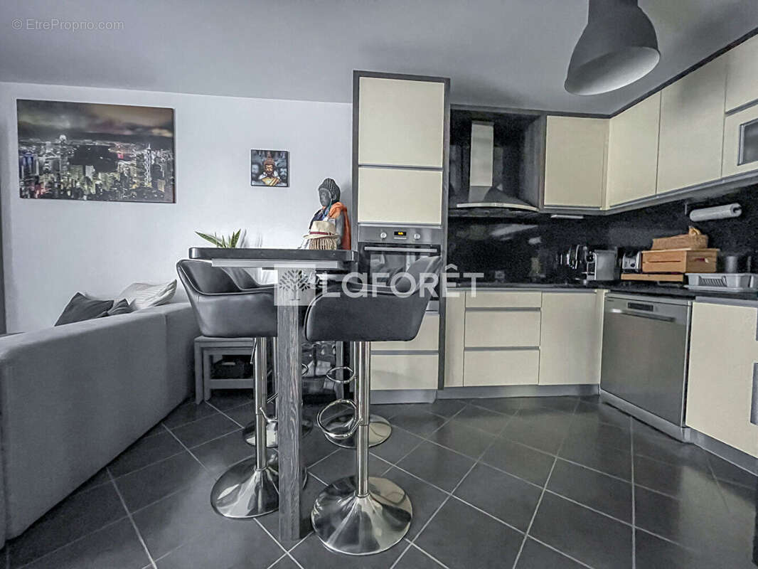 EXCLUSIVITÉ - T3 60m² avec ascenseur et  parking privé - Proche Mandres les Roses - photo 5