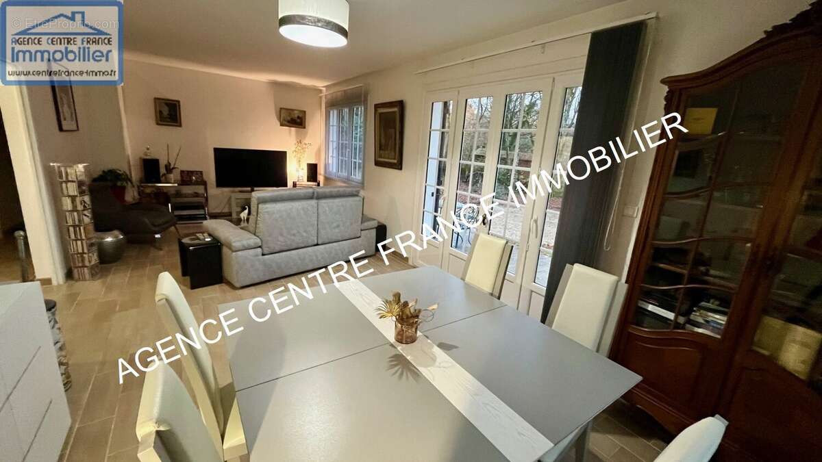 Maison à PLAIMPIED-GIVAUDINS