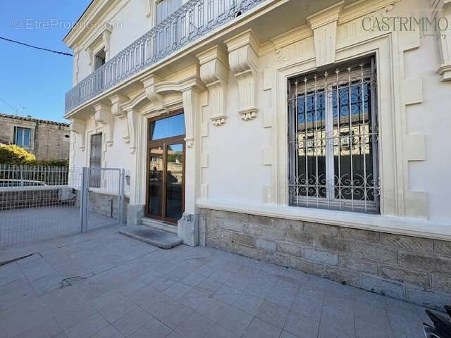 Commerce à CASTRIES