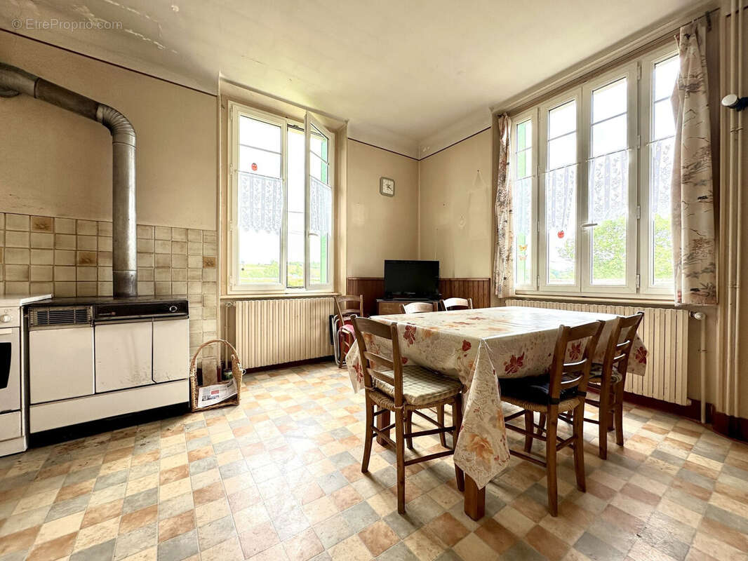 Maison à SAINT-GERVAIS-D'AUVERGNE