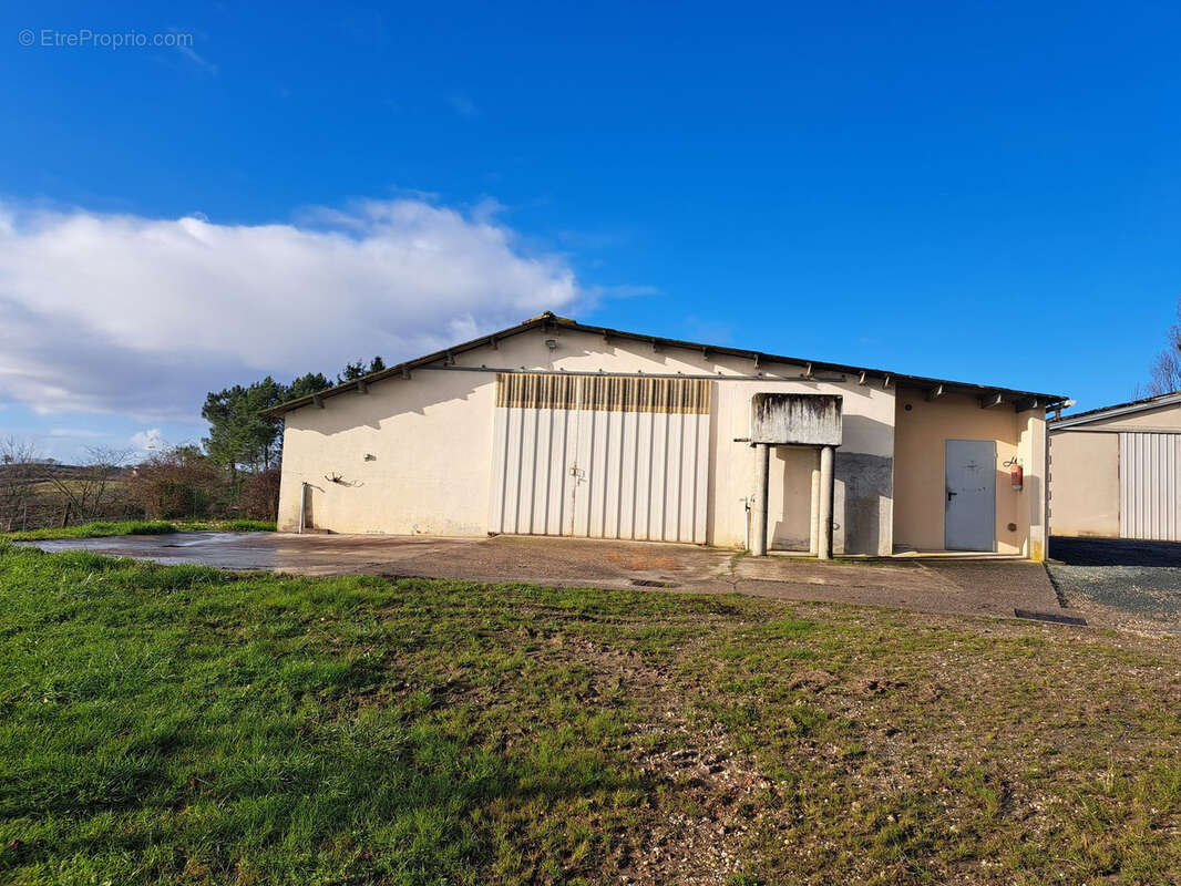 Parking à SAINT-MACAIRE