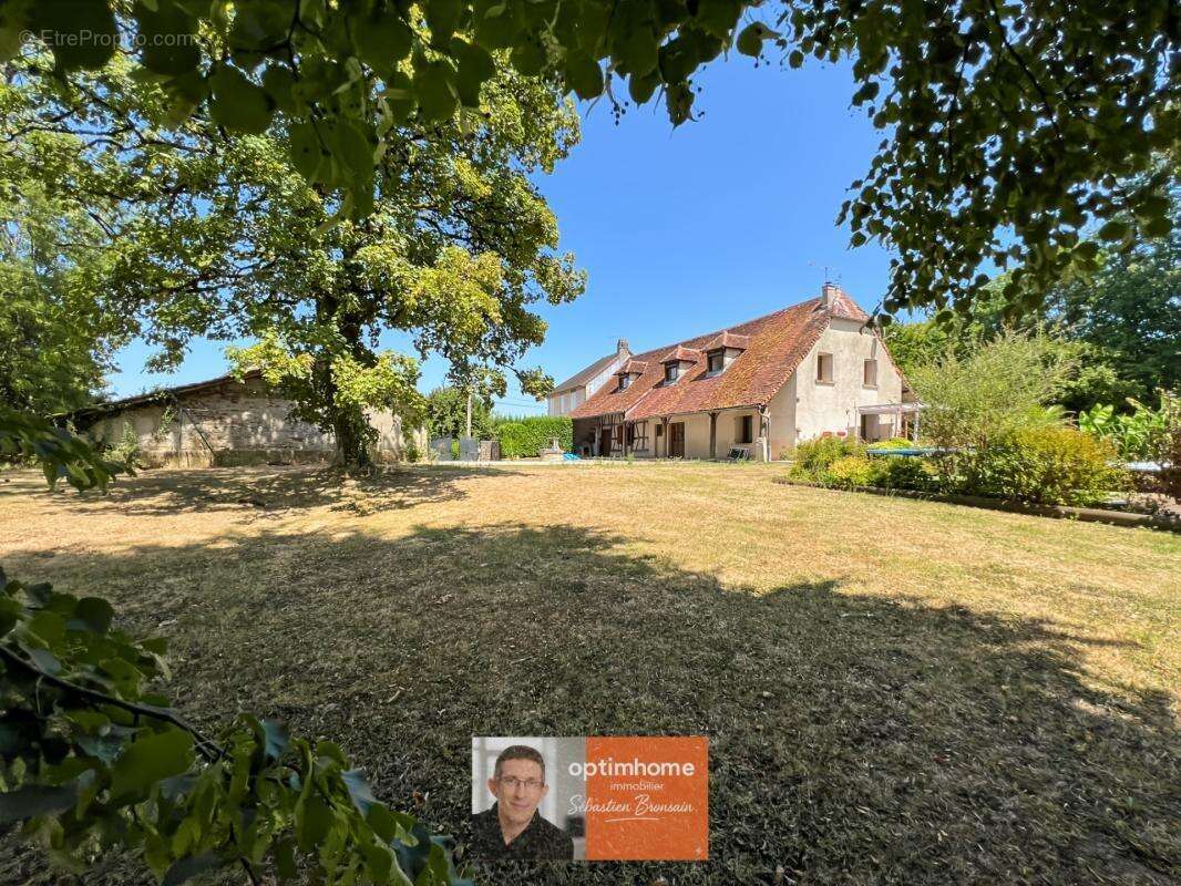 NANCE – Propriété de caractère de 240 m² avec dépendances, piscine et 3 720 m² de terrain - photo 3