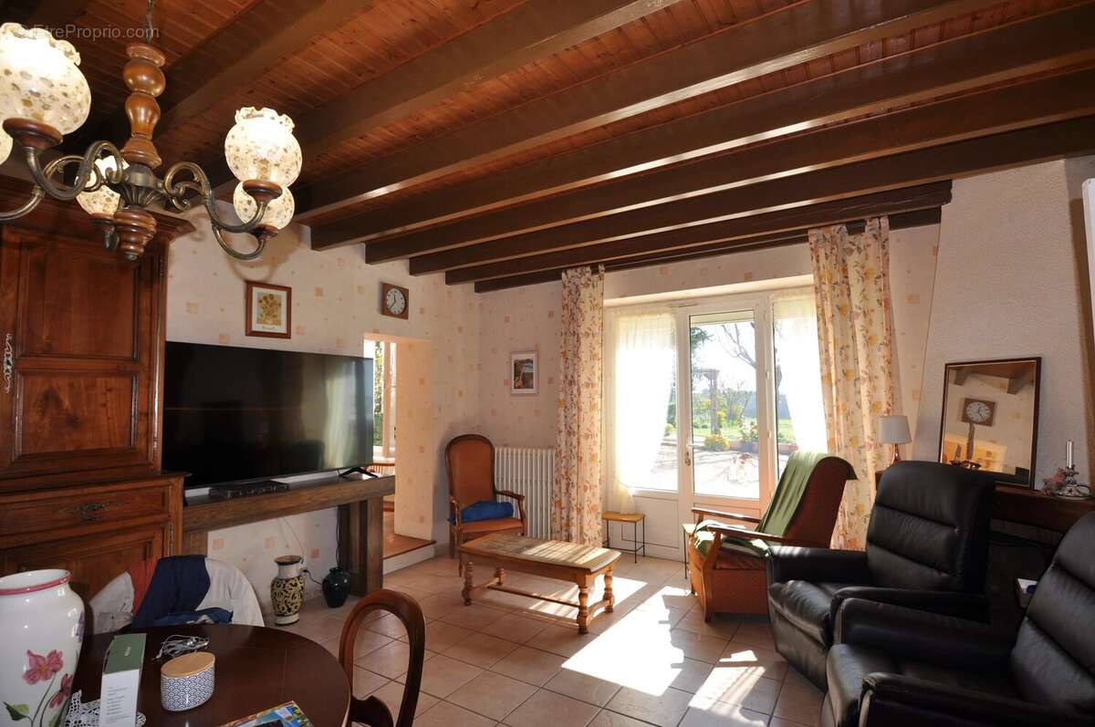Maison à AUBETERRE-SUR-DRONNE