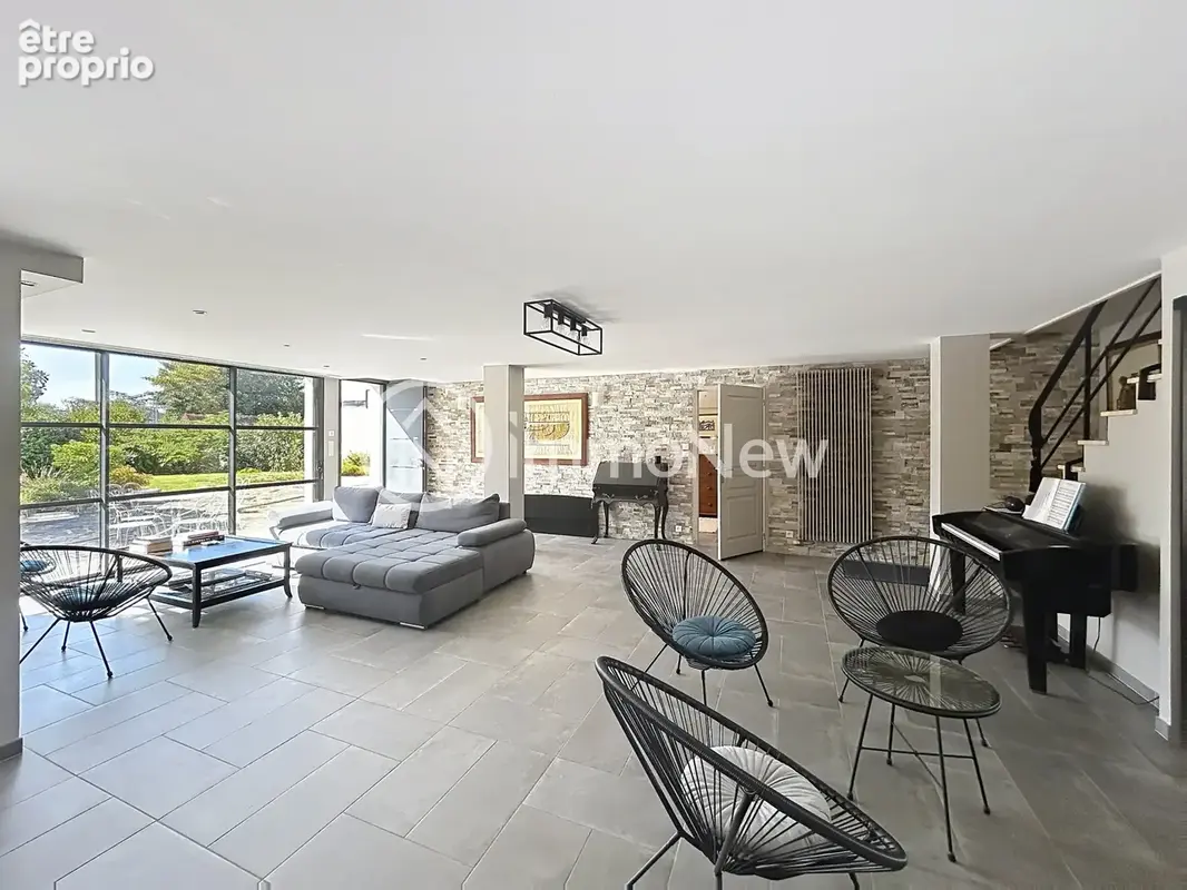 MAISON composée 7 pièces avec de beaux espaces, idéalement située, DONVILLE-LES-BAINS - photo 10