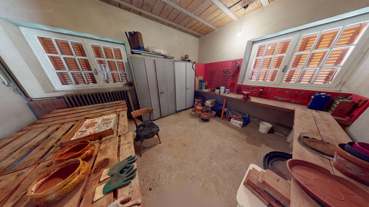 Appartement à SALLES-CURAN