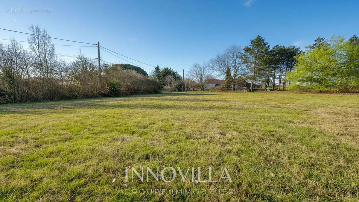 Terrain à LAPEYROUSE-FOSSAT