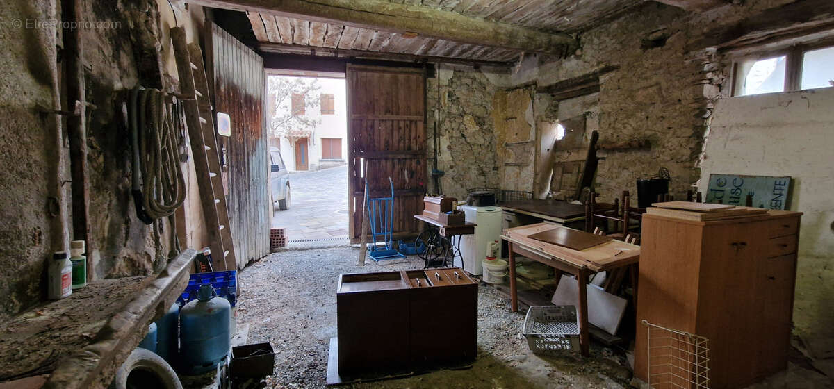 Parking à DUILHAC-SOUS-PEYREPERTUSE