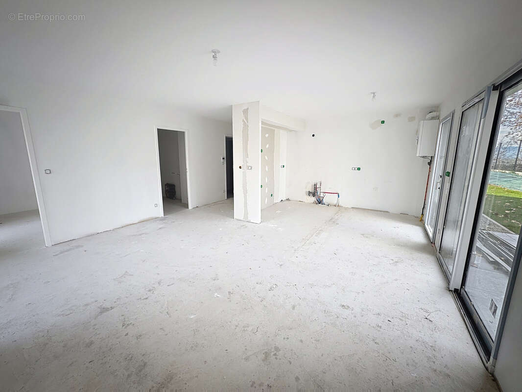 Appartement à VEAUCHE