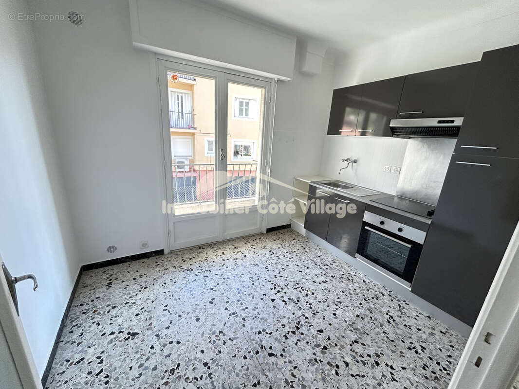 Appartement à CONTES
