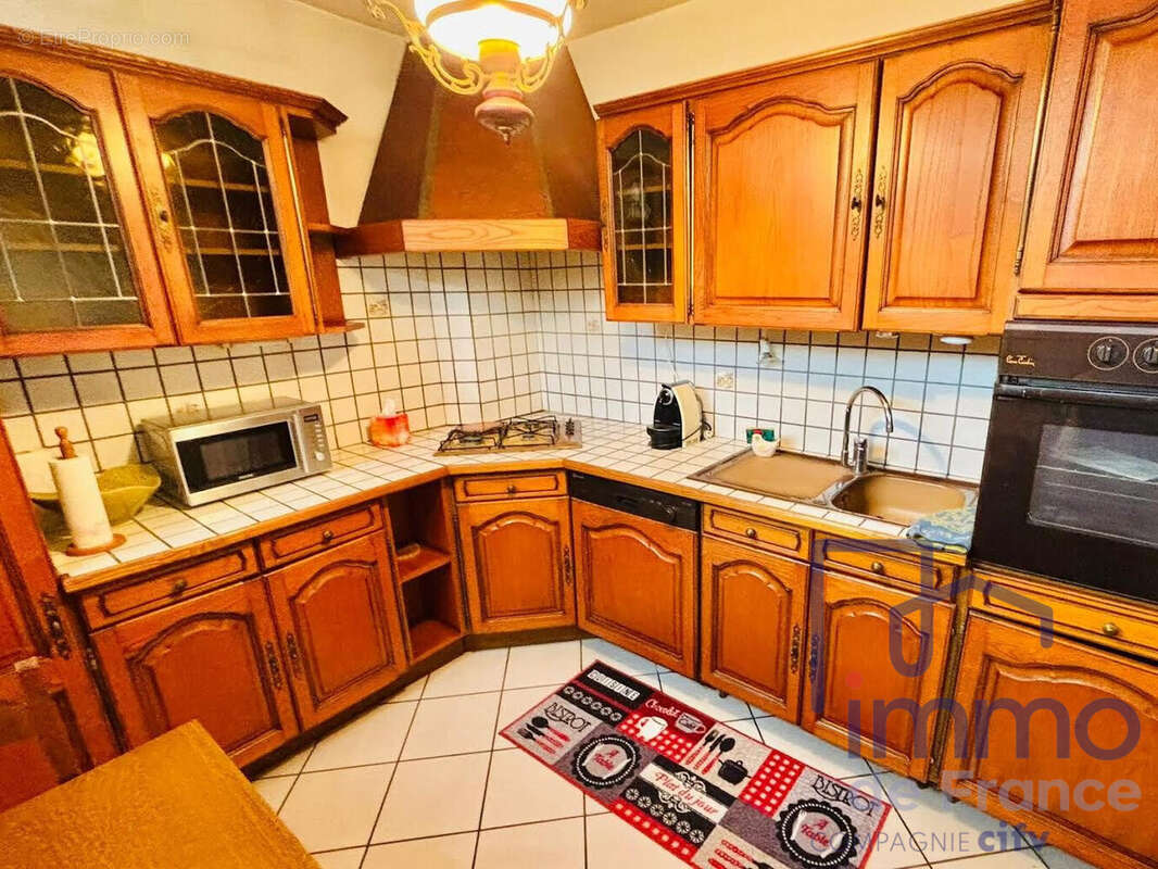 Appartement 85 m² à Saint-Priest-En-Jarez  - photo 9