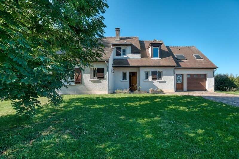 Maison à LA QUEUE-LES-YVELINES