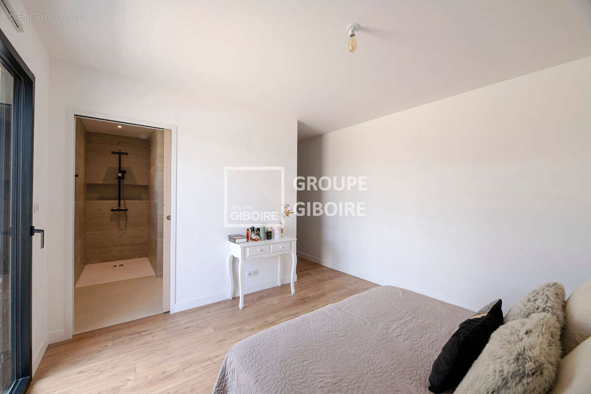 Maison à LA CHAPELLE-DES-FOUGERETZ