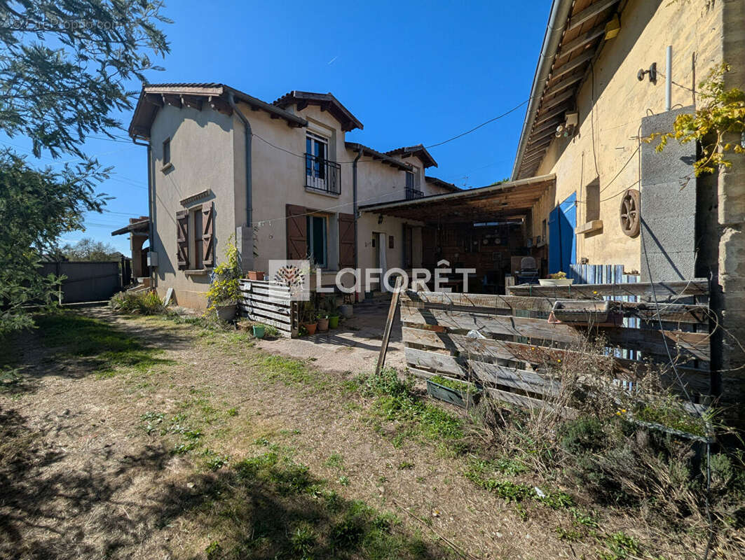 Maison à REYNIES