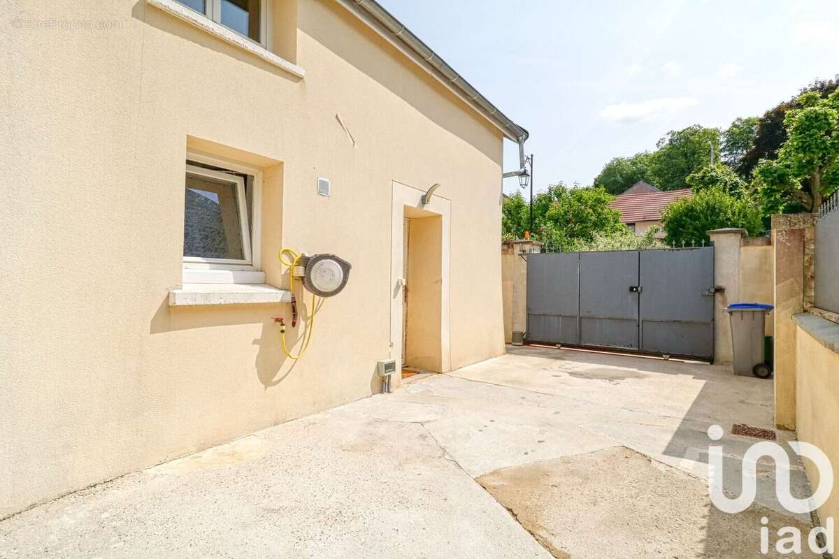 Maison 112 m² à Bethemont-La-Foret  - photo 2